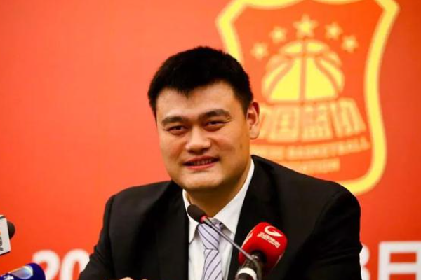 中國籃協(xié)現(xiàn)任主席是誰？